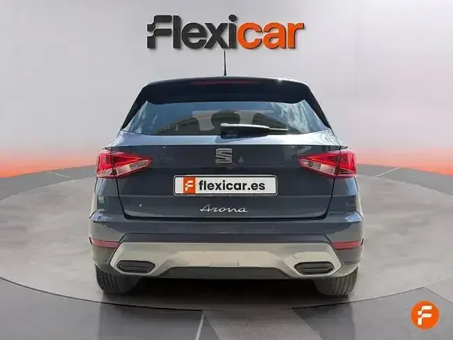 Usado Seat Arona Xperience 110 CV (80 kW) 2023 Gris SUV