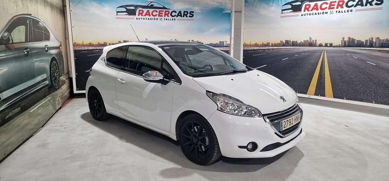 Usado Peugeot 208 Allure 156 CV (114 kW) 2012 Blanco Utilitario