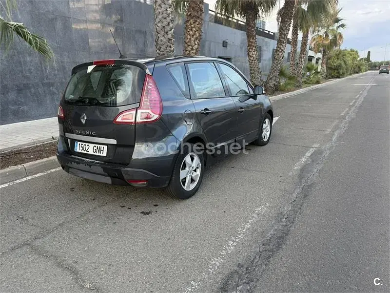 Usado Renault Scénic III Expression 105 CV (77 kW) 2009 Gris / plata Monovolumen