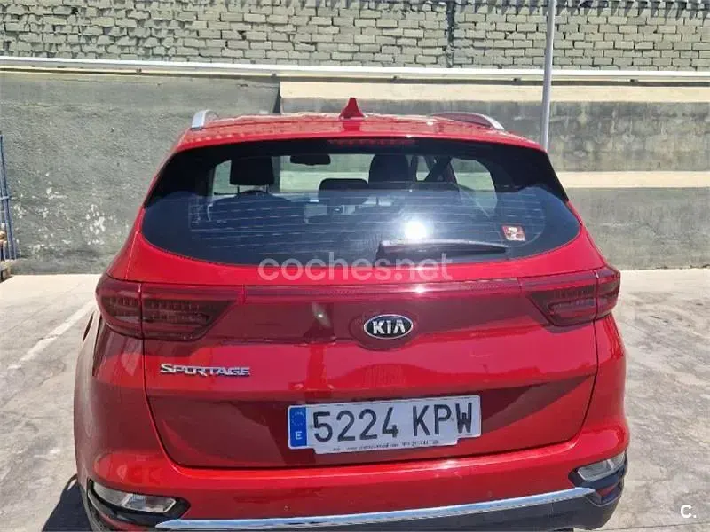Usado Kia Sportage 132 CV (97 kW) 2018 Granate SUV