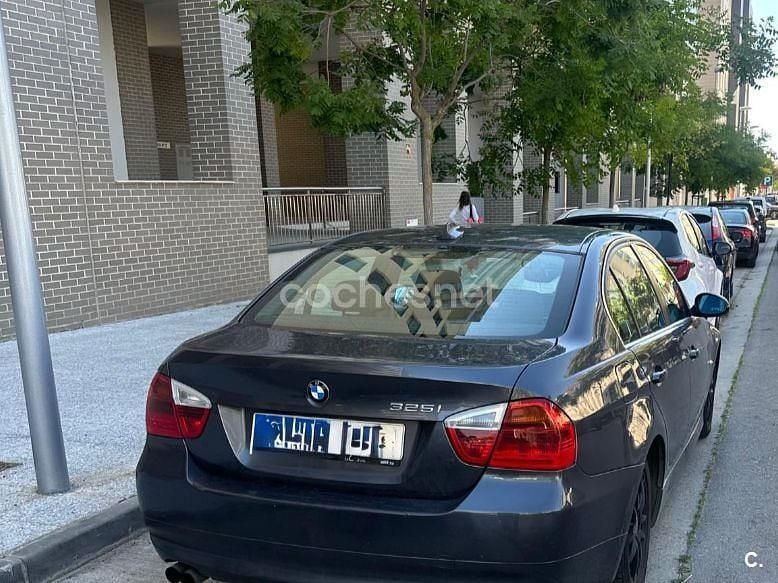 Usado BMW 325 218 CV (160 kW) 2005 Gris / plata Berlina