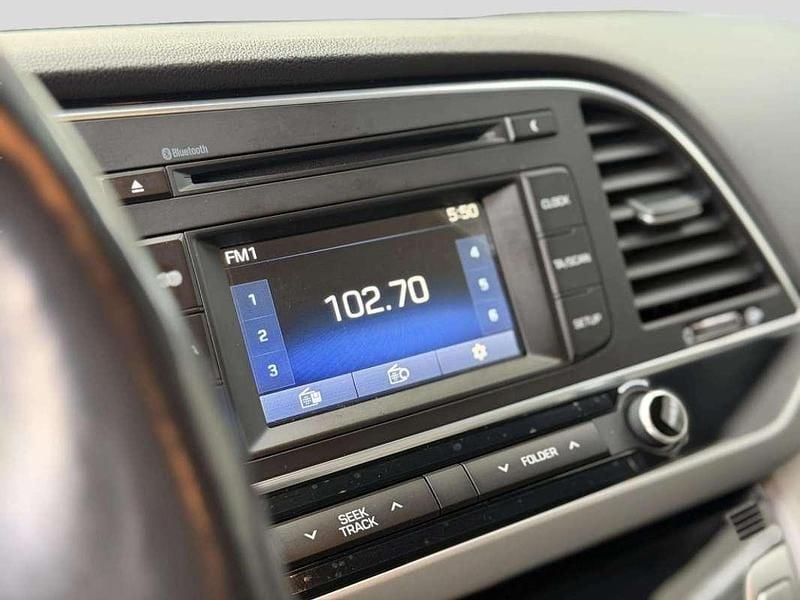 Usado Hyundai Elantra 128 CV (94 kW) 2017 Gris Berlina