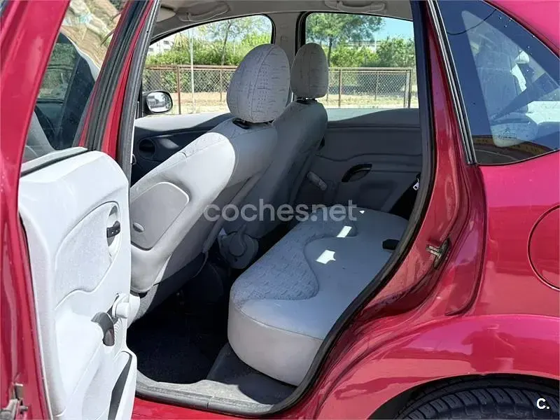 Usado Citroën C3 61 CV (44 kW) 2003 Rojo Berlina