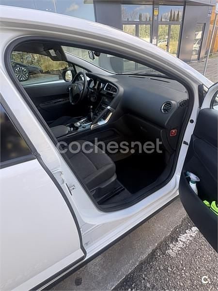Usado Peugeot 3008 112 CV (82 kW) 2012 Blanco Berlina