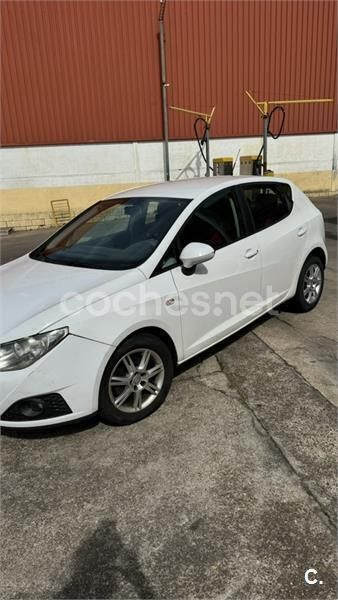 Usado Seat Ibiza Reference 85 CV (62 kW) 2009 Blanco Berlina