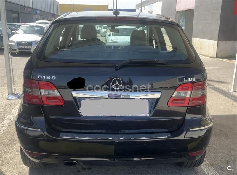 Usado Mercedes B180 109 CV (80 kW) 2009 Negro Monovolumen