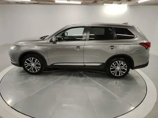 Usado Mitsubishi Outlander Motion 150 CV (110 kW) 2018 Marrón SUV