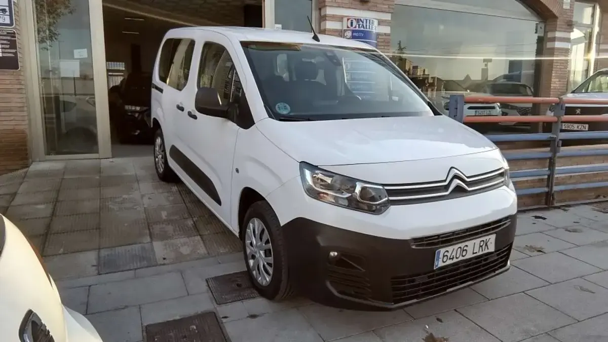 Usado Citroën Berlingo Live 102 CV (75 kW) 2021 Blanco Monovolumen
