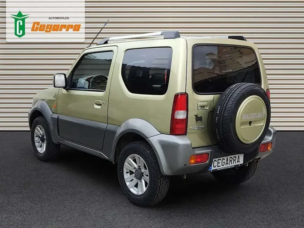 Usado Suzuki Jimny 84 CV (61 kW) 2012 Gris SUV