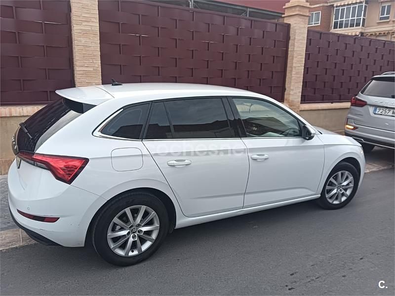 Usado Skoda Scala Ambition 95 CV (69 kW) 2021 Blanco Utilitario