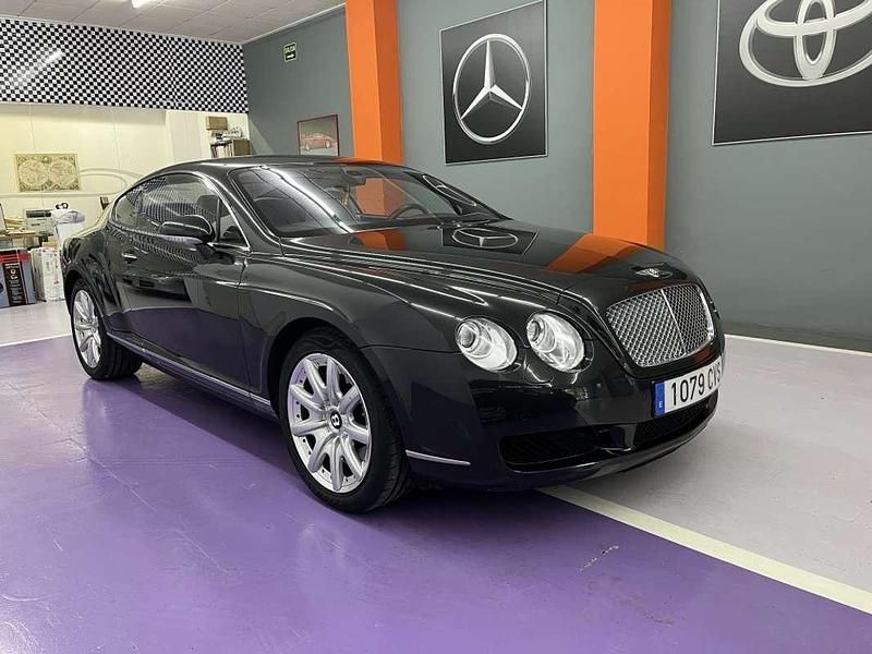 Begagnad Bentley Continental GT Mulliner 560 HK (411 kW) 2004 Svart Sportkupé