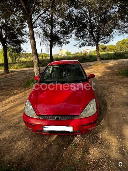 Rojo Usado 2002 Ford Focus Trend Berlina | 1600 € (Precio justo) - Imagen 1/4
