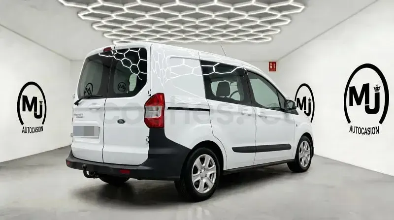 Usado Ford Tourneo Courier Ambiente 75 CV (55 kW) 2019 Blanco Monovolumen