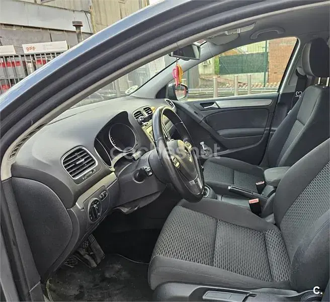 Usado VW Golf VII 105 CV (77 kW) 2012 Gris / plata Berlina