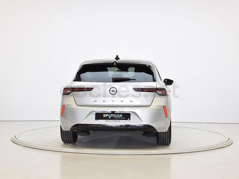 Usado Opel Astra 130 CV (95 kW) 2025 Gris / plata Berlina