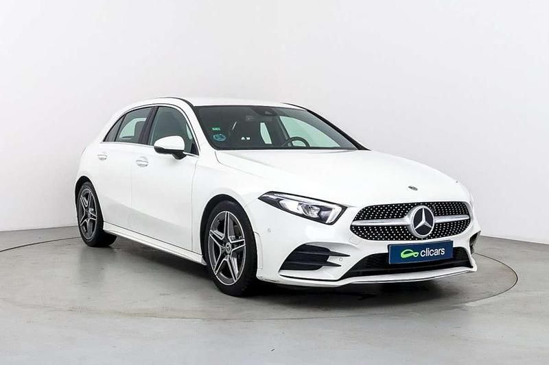 Usado Mercedes A180 116 CV (85 kW) 2020 Gris Utilitario