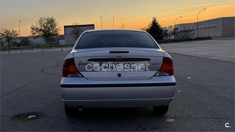 Brugt Ford Focus Ambiente 90 HK (66 kW) 2002 Grå Sedan