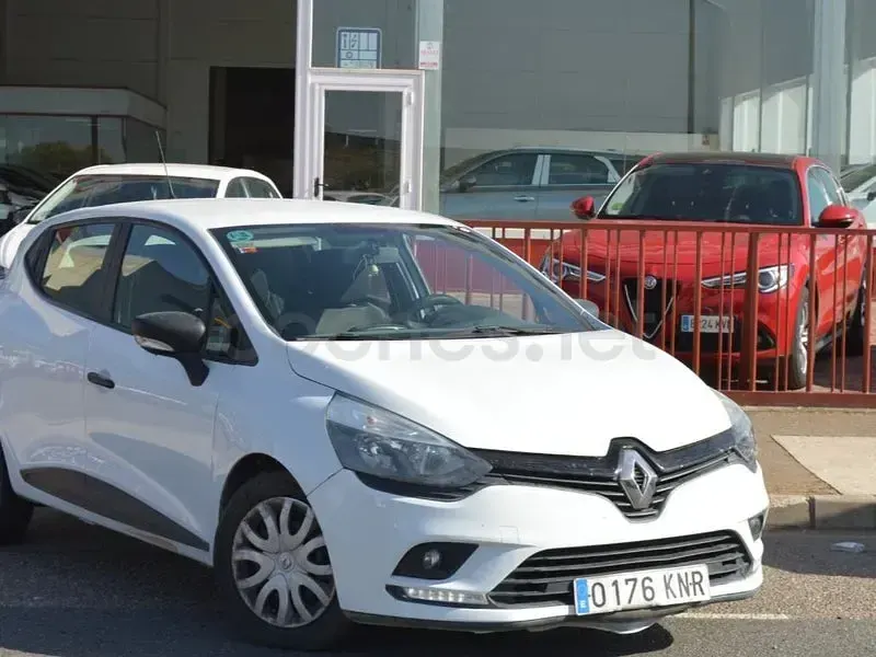 Usado Renault Clio IV Business 75 CV (55 kW) 2018 Blanco Berlina