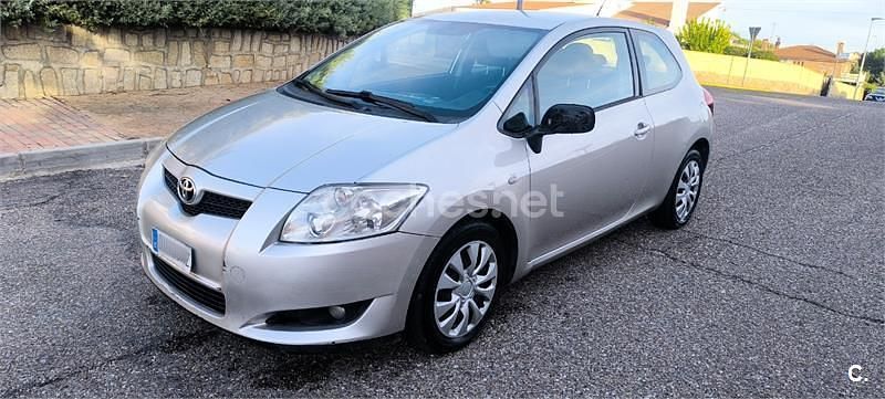 Gris / plata Usado 2009 Toyota Auris Luna Berlina | 2490 € (Buen precio) - Imagen 1/4