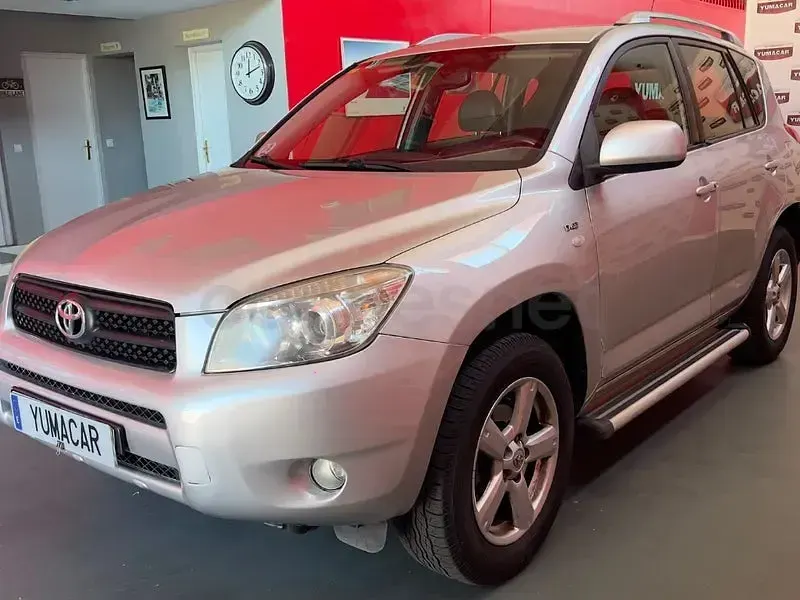 Usado Toyota RAV4 Sol 136 CV (100 kW) 2007 Gris / plata SUV