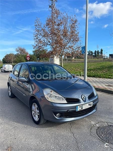 Usado Renault Clio II Dynamique 100 CV (73 kW) 2006 Azul Berlina