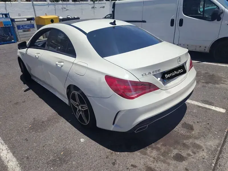 Usado Mercedes CLA250 AMG line 211 CV (155 kW) 2015 Blanco Coupe