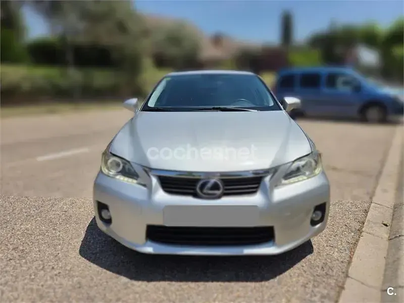 Usado Lexus CT200h 136 CV (100 kW) 2012 Gris / plata Berlina