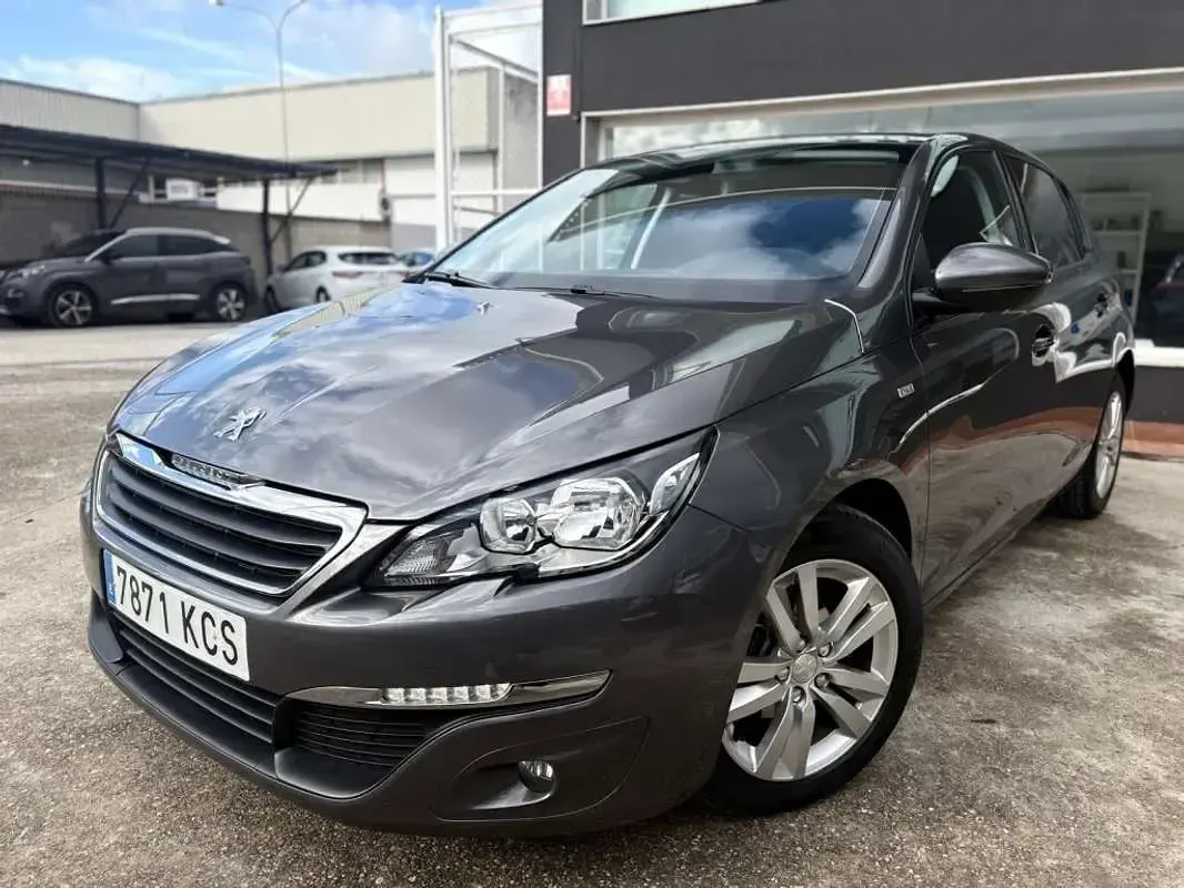 Usado Peugeot 308 Style 99 CV (72 kW) 2017 Gris Utilitario