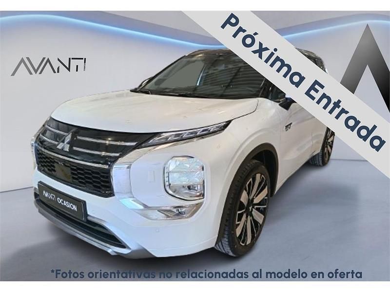 Usado Mitsubishi Outlander 306 CV (225 kW) 2025 Blanco SUV