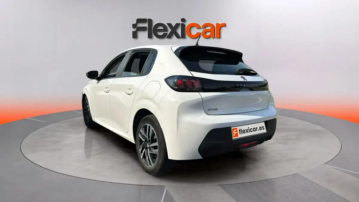 Usado Peugeot 208 Active 100 CV (73 kW) 2023 Blanco Utilitario