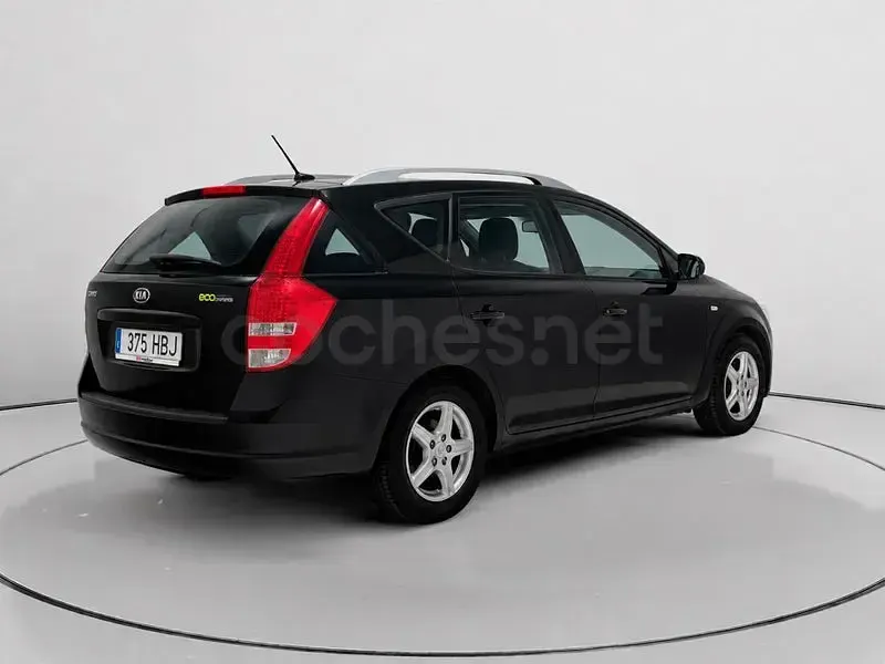 Usado Kia Ceed 115 CV (84 kW) 2011 Negro Utilitario