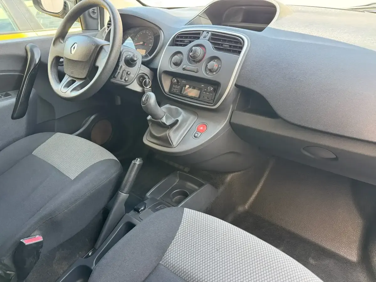 Usado Renault Kangoo 75 CV (55 kW) 2019 Blanco Monovolumen