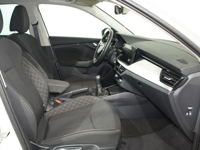 Usado Skoda Kamiq Ambition 110 CV (80 kW) 2022 Blanco SUV