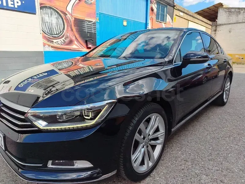 Usado VW Passat Sportline 180 CV (132 kW) 2018 Negro Berlina