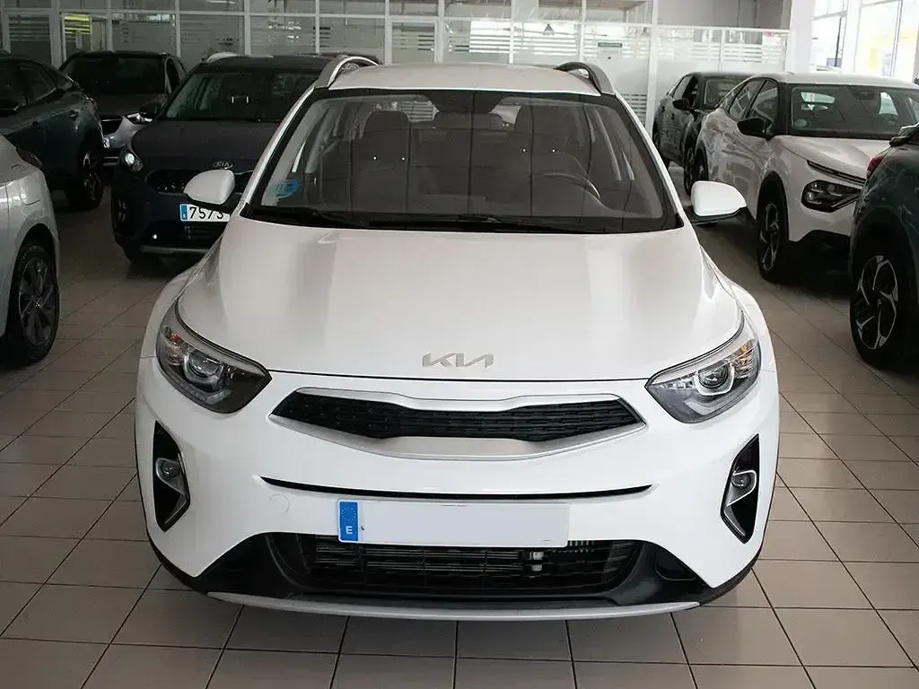 Usado Kia Stonic 100 CV (73 kW) 2024 Blanco SUV