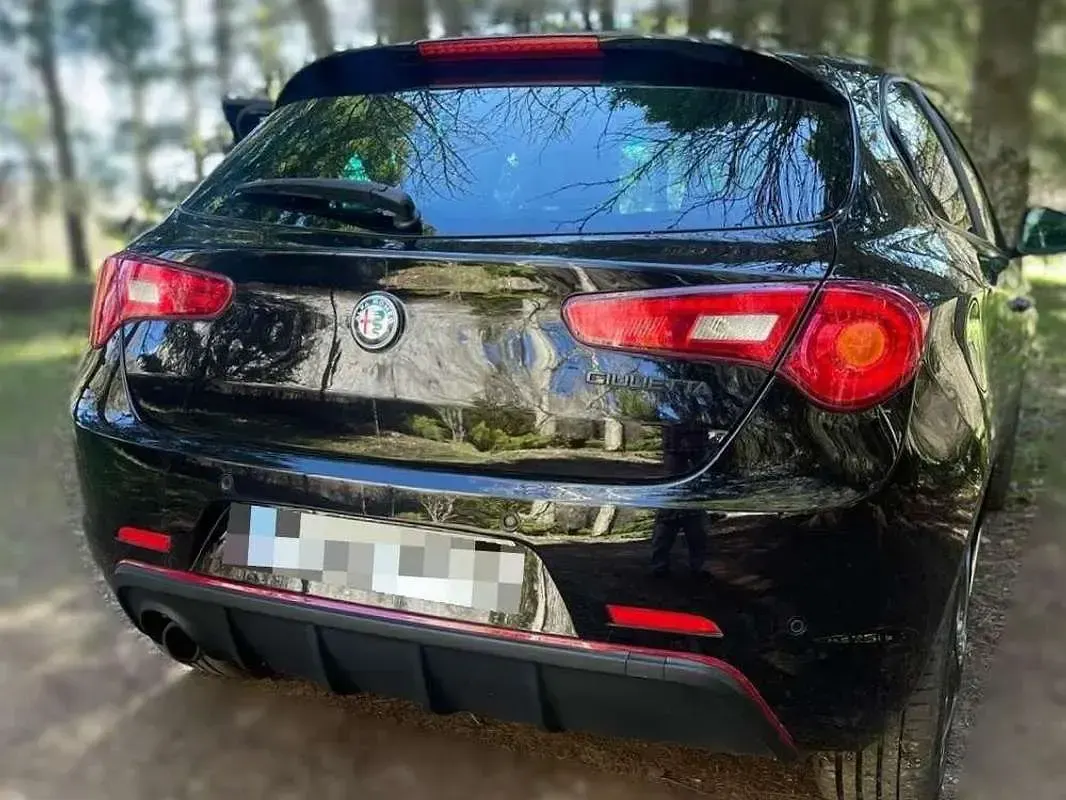 Usado Alfa Romeo Giulietta Super 150 CV (110 kW) 2018 Negro Utilitario