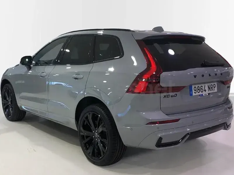 Nuevo Volvo XC60 Plus 250 CV (183 kW) 2026 Gris / plata SUV
