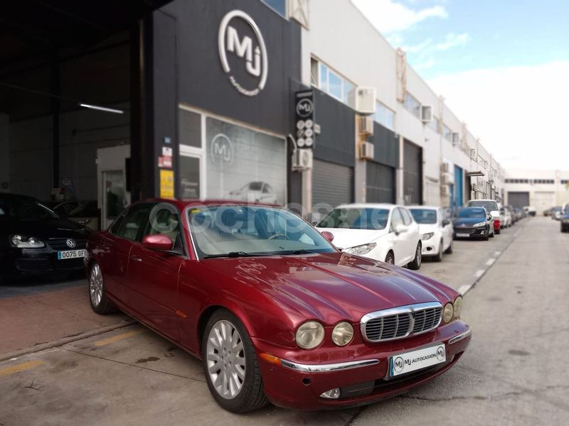 Granate Usado 2004 Jaguar XJ8 Executive Berlina | 8999 € - Imagen 1/4