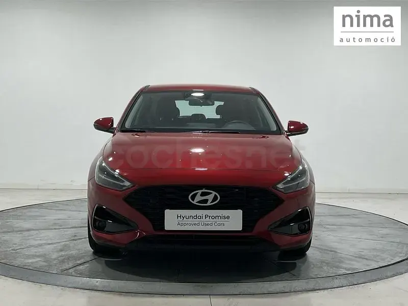 Usado Hyundai i30 100 CV (73 kW) 2025 Rojo Berlina