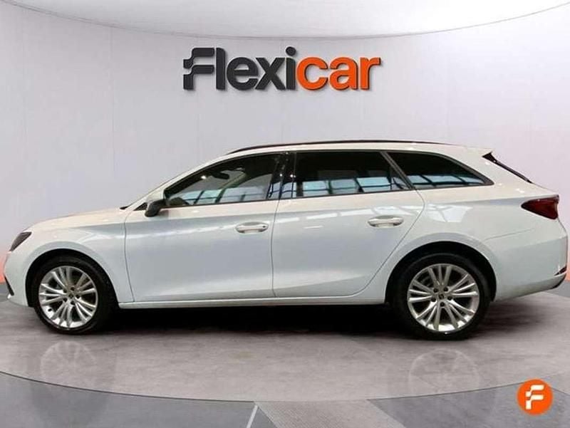 Usado Seat Leon ST Style 131 CV (96 kW) 2021 Blanco Familiar