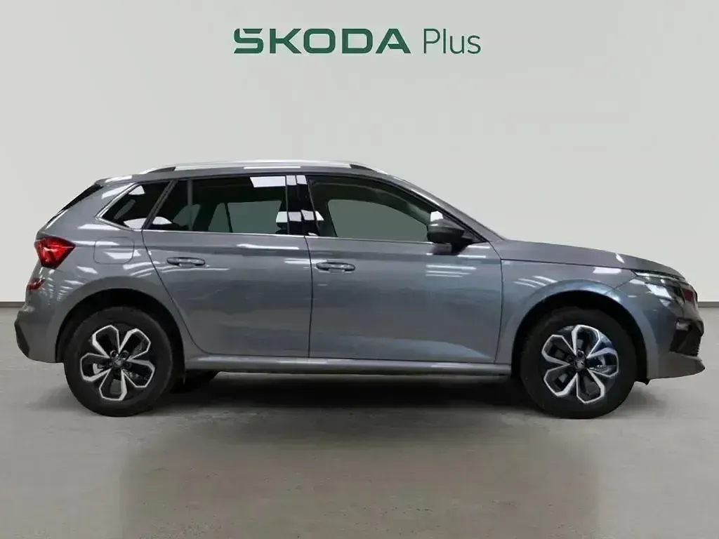 Usado Skoda Kamiq Selection 115 CV (84 kW) 2025 Gris SUV