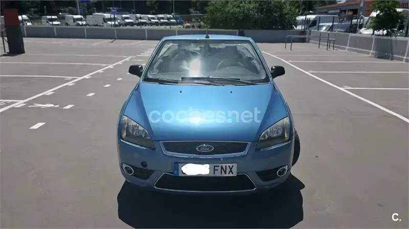Usado Ford Focus Cabriolet Titanium 136 CV (100 kW) 2007 Azul Descapotable