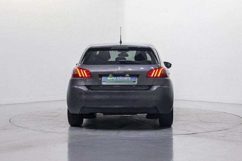 Usado Peugeot 308 Allure 130 CV (95 kW) 2018 Gris / plata Berlina