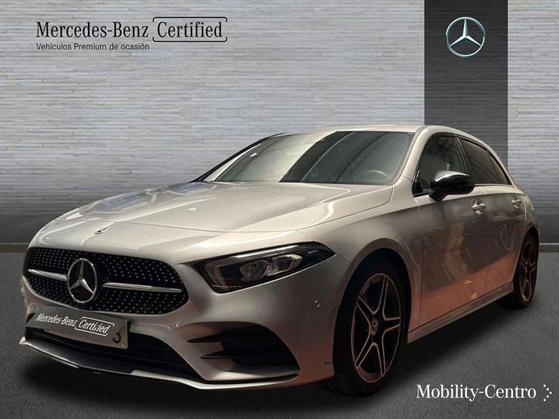 Usado Mercedes A180 AMG line 116 CV (85 kW) 2022 Iridiumsilver, metallic paint Berlina