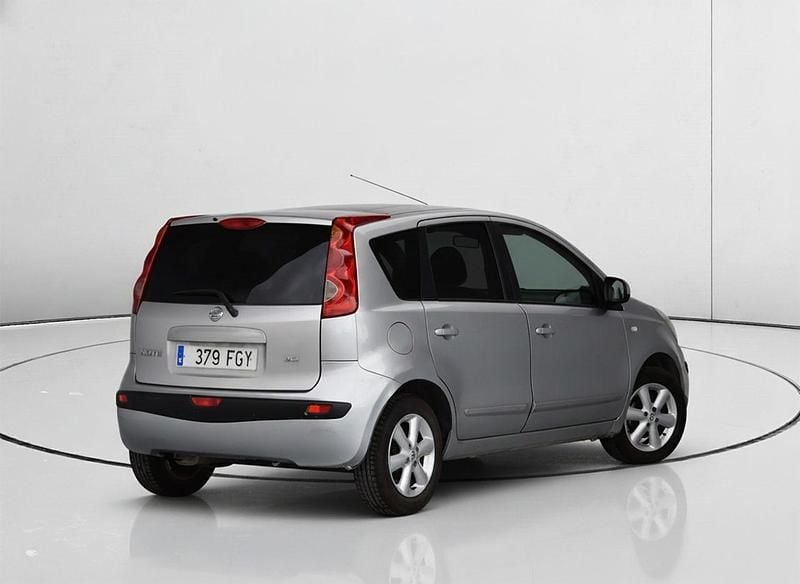 Usado Nissan Note Acenta 86 CV (63 kW) 2006 Gris Monovolumen