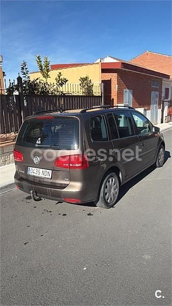 Usado VW Touran Advance 105 CV (77 kW) 2014 Marrón Monovolumen