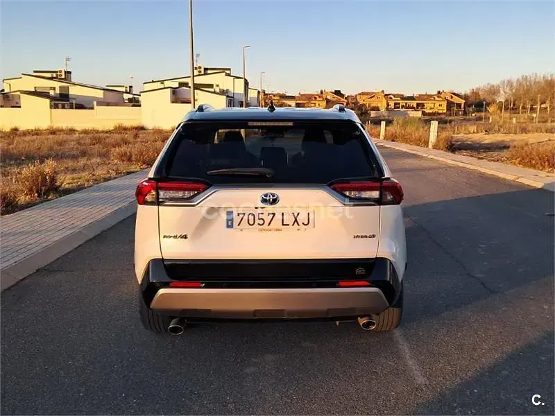 Usado Toyota RAV4 Hybrid Style 218 CV (160 kW) 2022 Blanco SUV