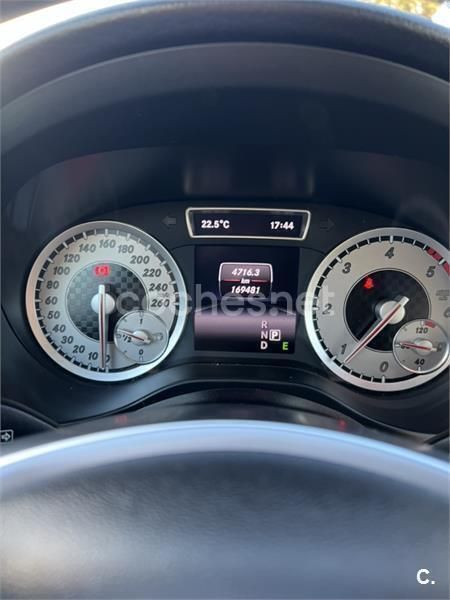 Usado Mercedes A180 AMG line 109 CV (80 kW) 2015 Gris / plata Berlina