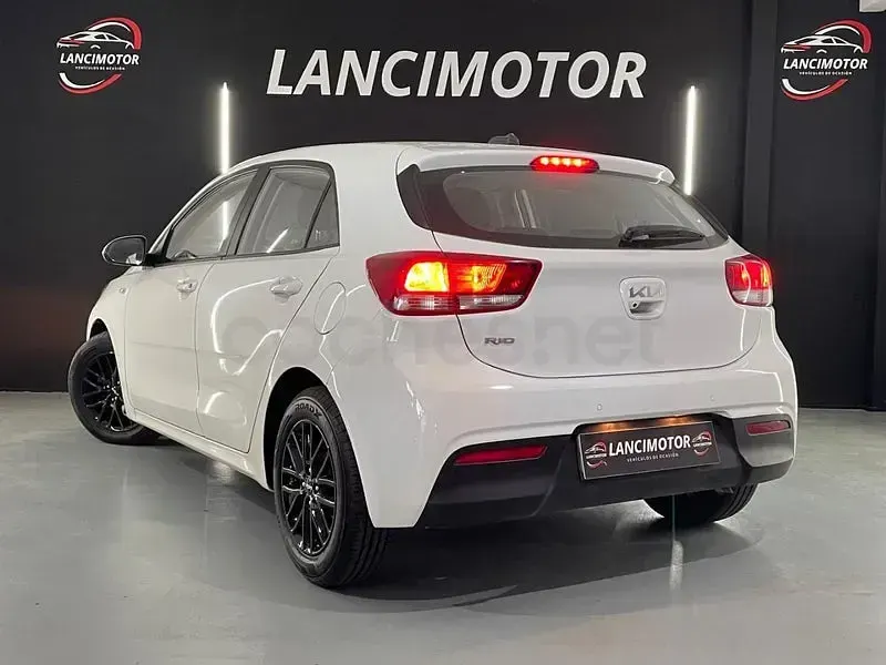 Usado Kia Rio Sport 84 CV (61 kW) 2022 Blanco Berlina