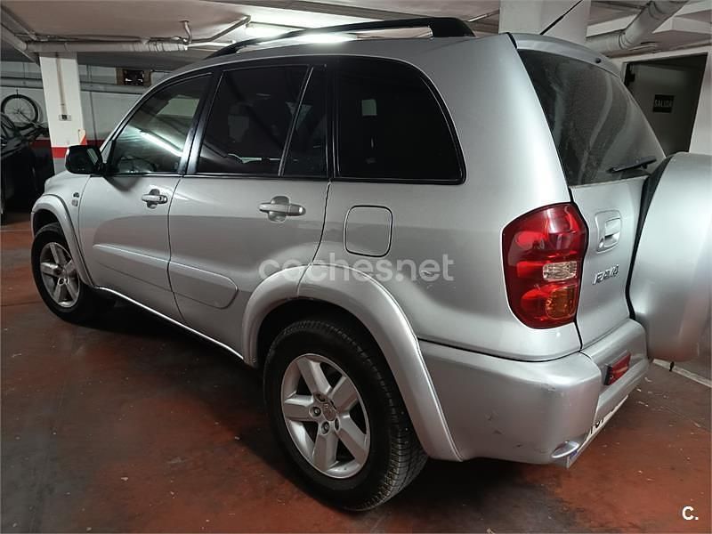 Usado Toyota RAV4 Executive 116 CV (85 kW) 2005 Gris / plata SUV